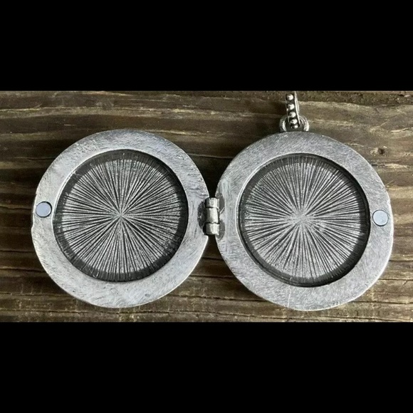 Vintage Stainless Steel Memorial Picture Locket - Picture 5 of 6